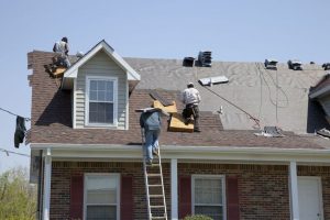 use reputable roofing contractors in Houston TX to avoid roofing scams