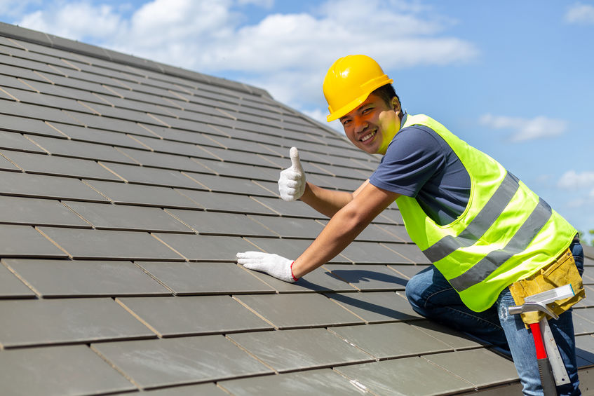 Houston roofing company inspects roofs